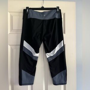 Champion leggings Capri length colorblock striped black gray white active M